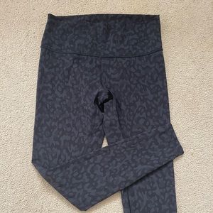 Lululemon Wunder Under 28”